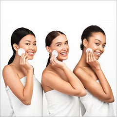 Cliganic makeup remover routine with rounds delivers gentle skin cleansing.