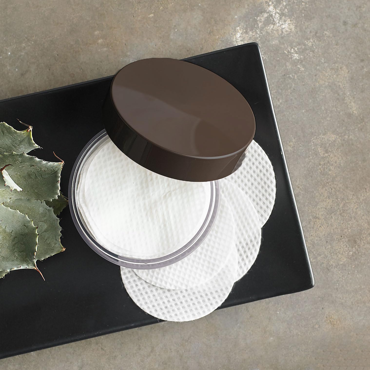 COLLEEN ROTHSCHILD Glycolic Peel Pads closeup pad texture for effective exfoliation.