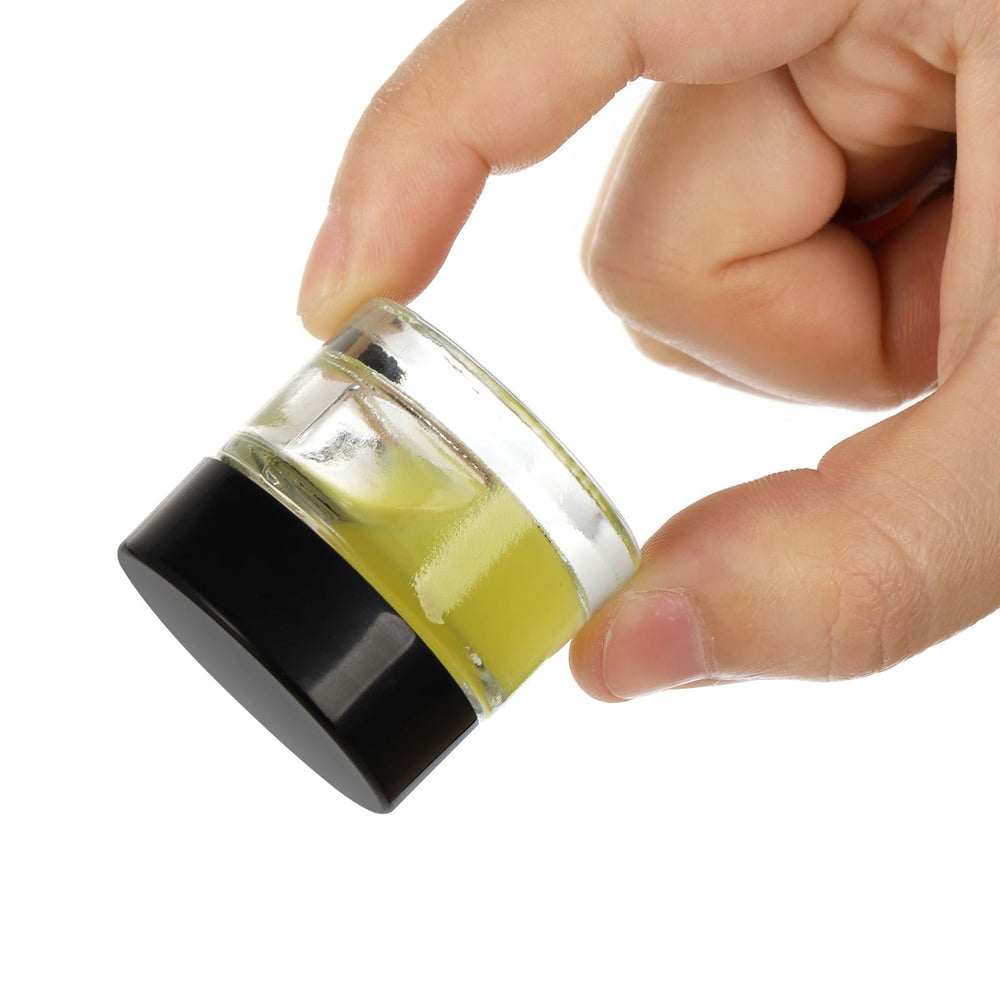 Coloch airtight lid in white cap prevents leaks during travel.