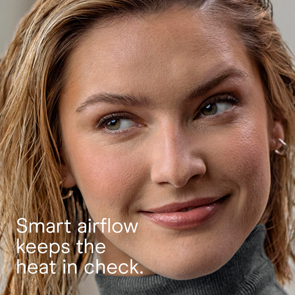 Conair INFINITIPRO DigitalAIRE ceramic heat technology promotes even heat and shine.