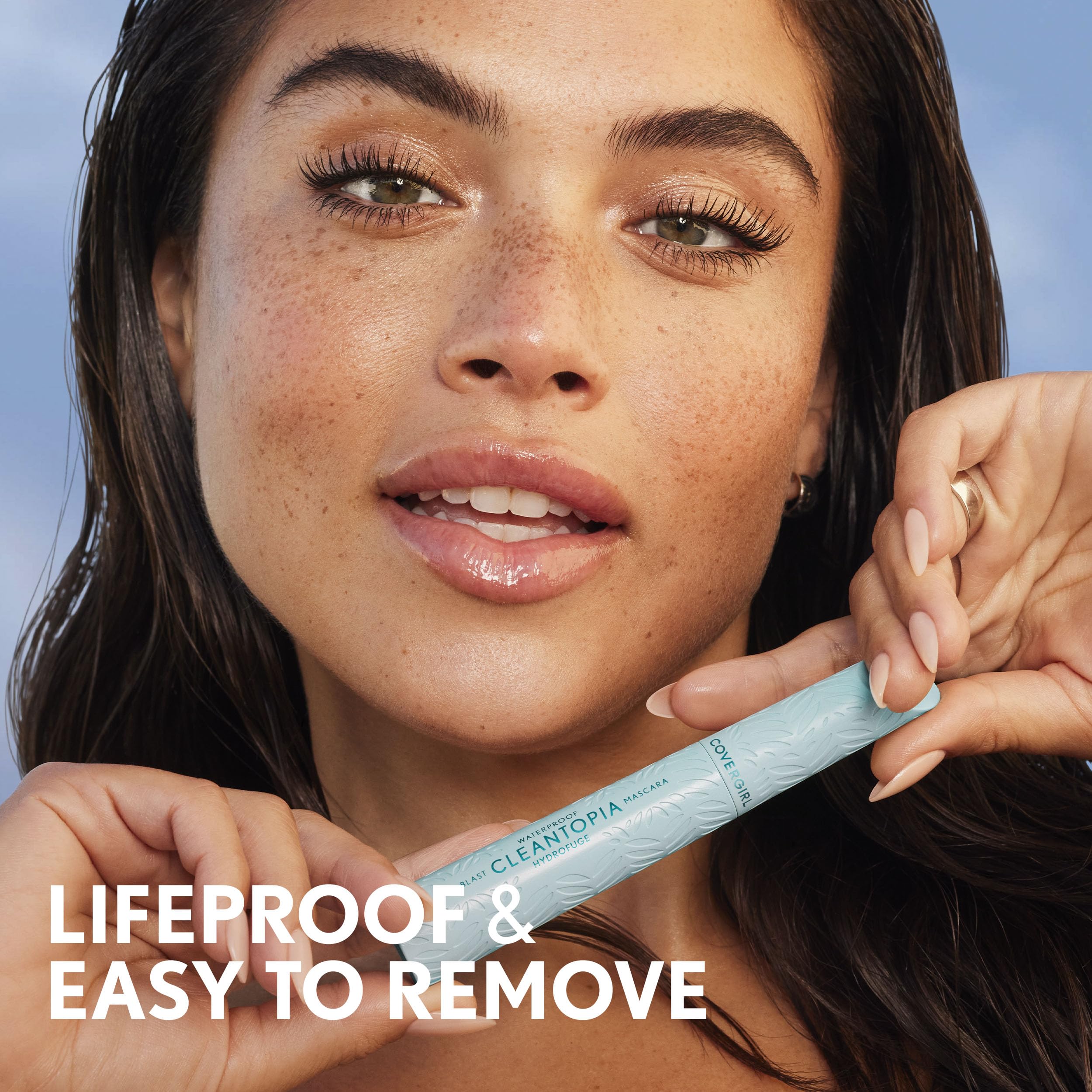 CoverGirl Lash Blast Cleantopia vegan clean formula focuses on plant-based ingredients.