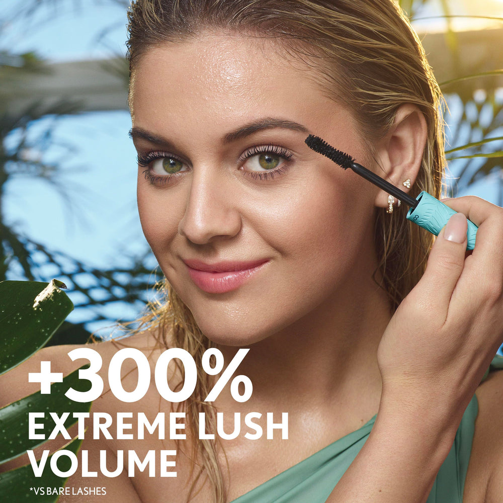 CoverGirl Lash Blast Cleantopia waterproof resistance showcases humidity and sweat tolerance.