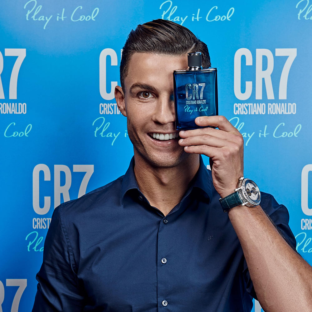 CR7 Play It Cool mist spray captures aroma release for fresh, all-day confidence.