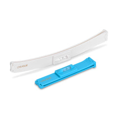 CreaClip Original Set bangs-cutting action for quick at-home styling.