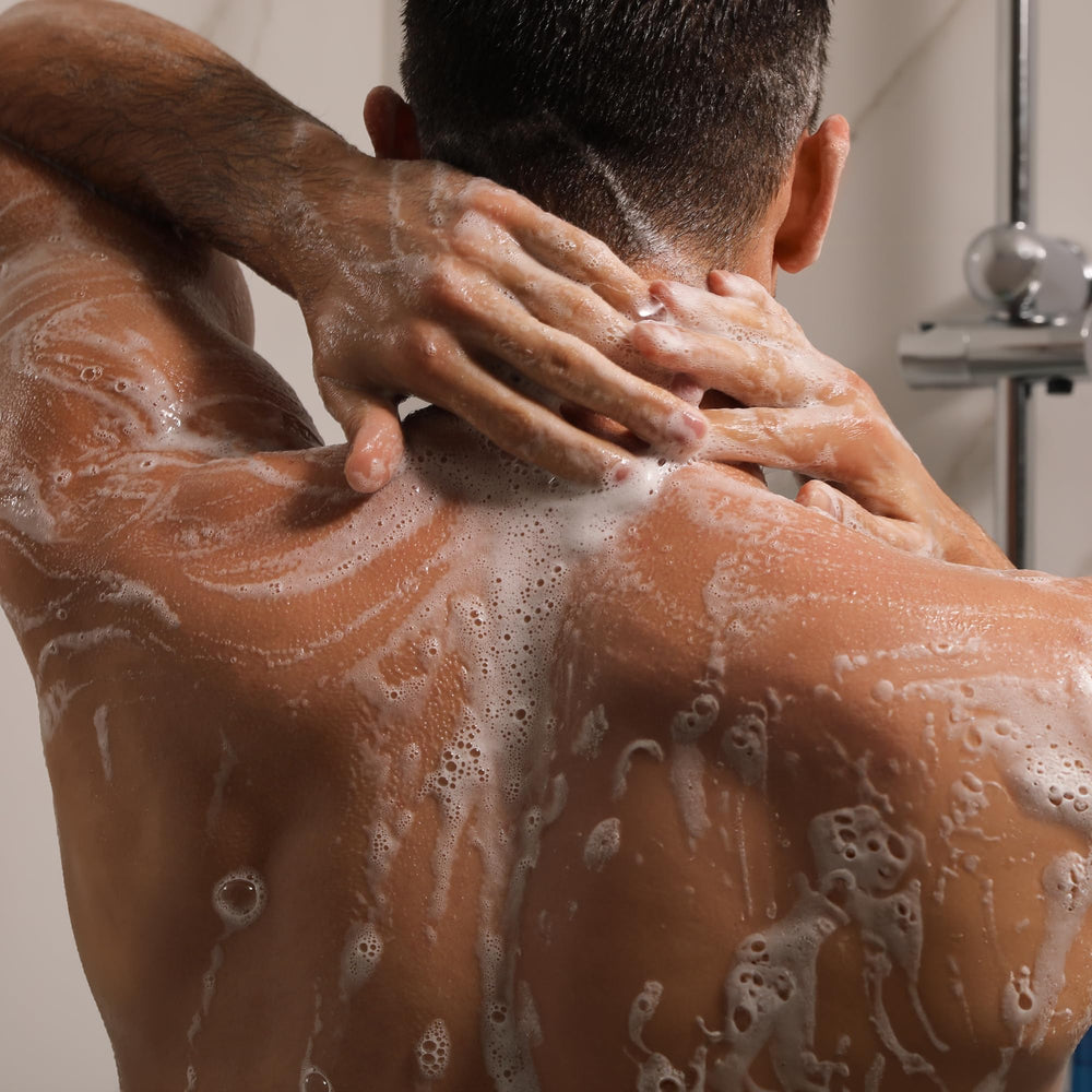 Cremo Body Wash Kentucky bourbon notes close-up bold masculine aroma.