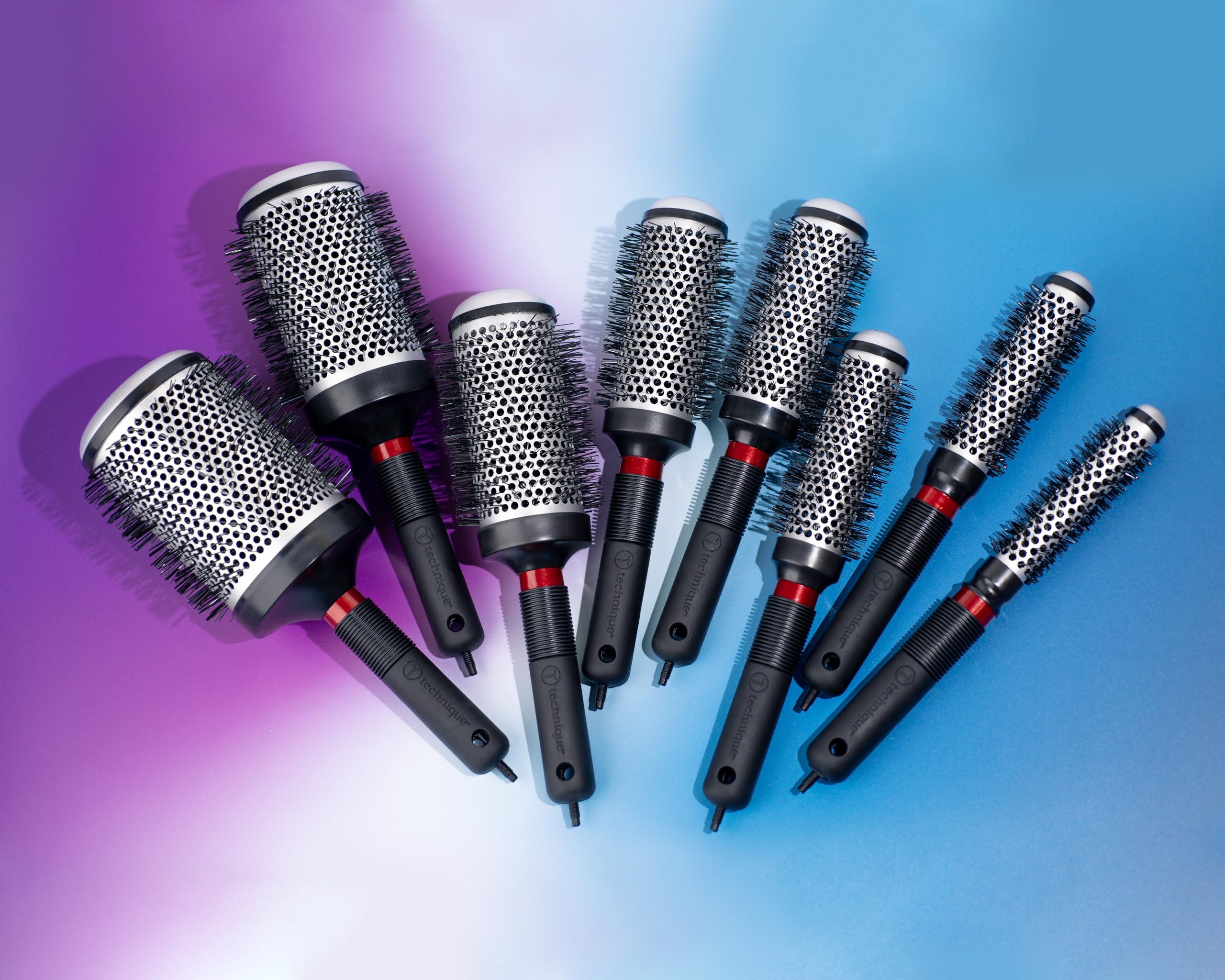 CRICKET Technique Thermal Brush 310 seamless handle detail with non-slip grip