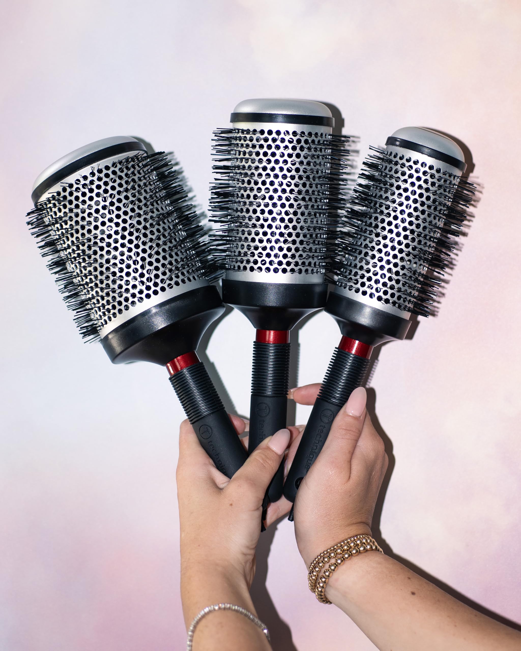 CRICKET Technique Thermal Brush 310 tourmaline bristles close-up highlighting moisture retention