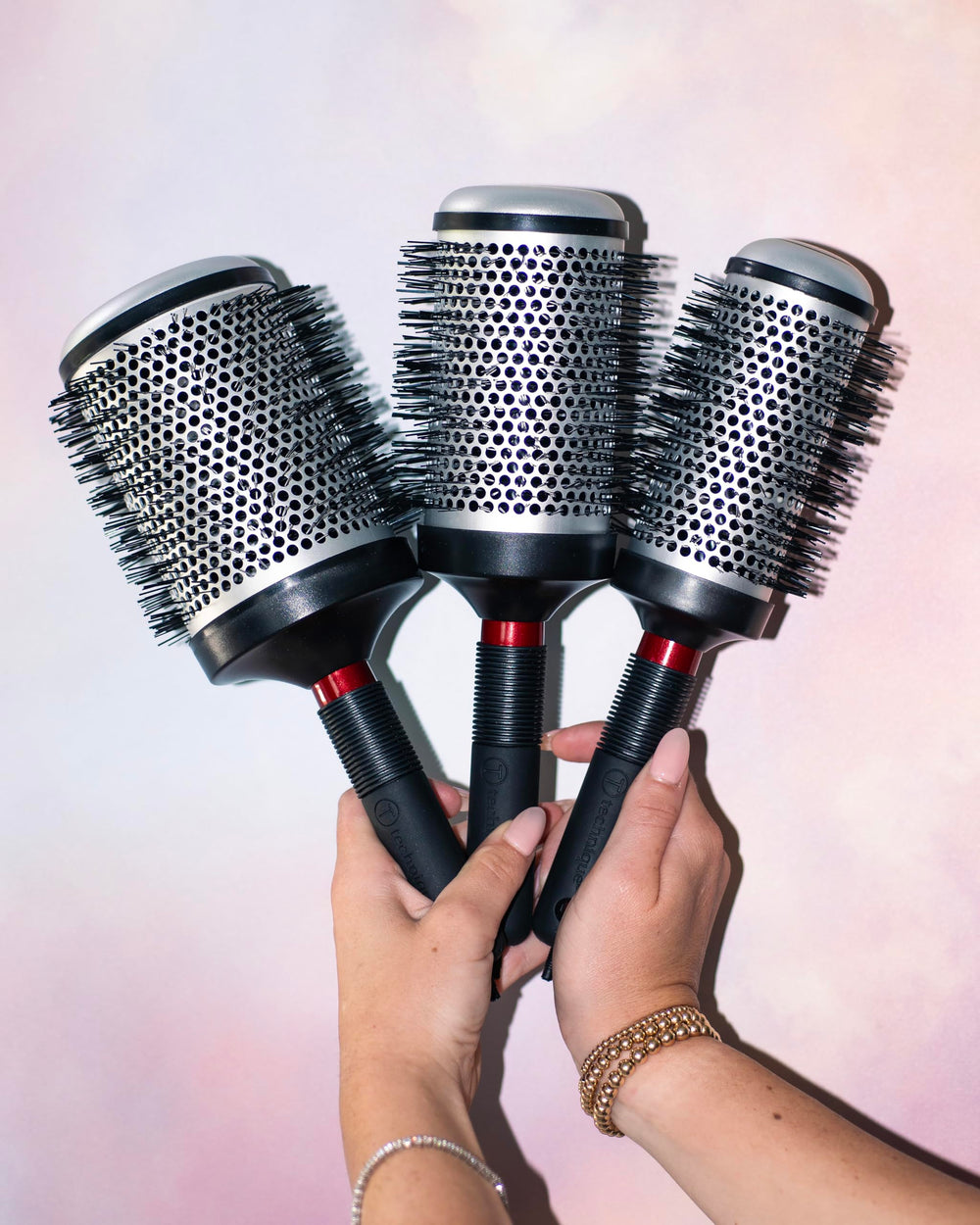 CRICKET Technique Thermal Brush 310 tourmaline bristles close-up highlighting moisture retention