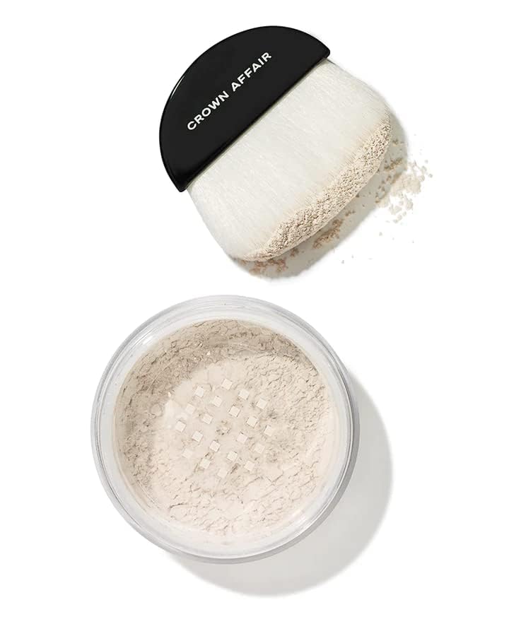 CROWN AFFAIR The Dry Shampoo close-up demonstrates non-talc absorption.