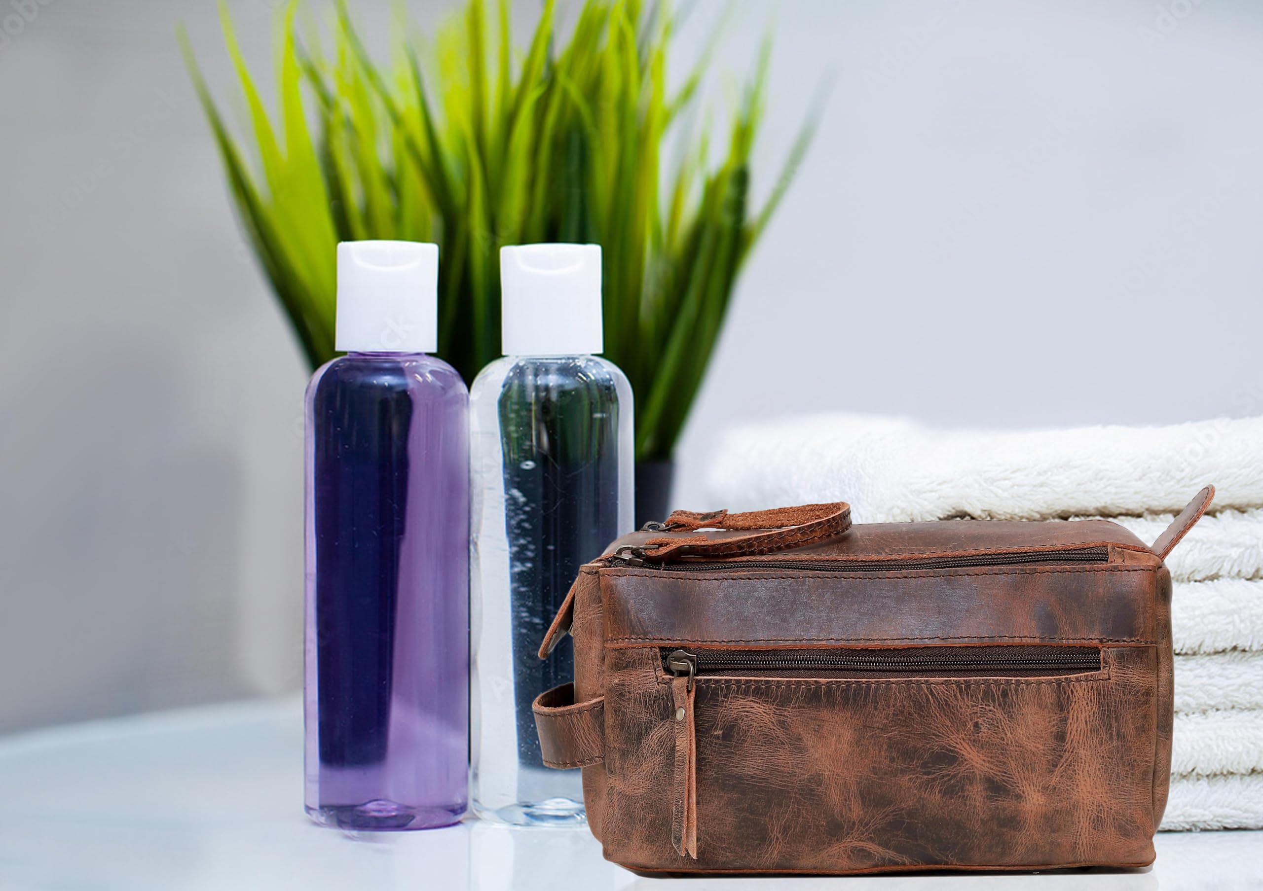 Cuero buffalo leather bag with secure zipper closure during busy travel