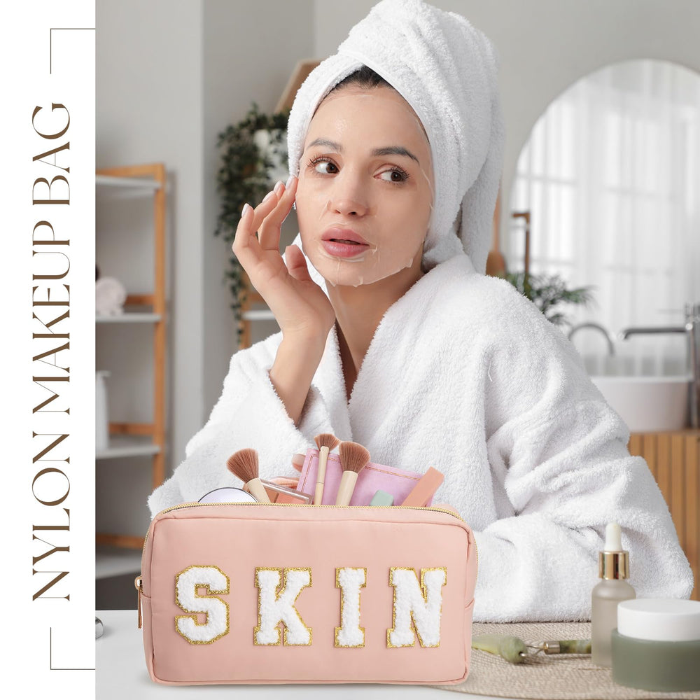 Cunno skin-style nylon pouch protects cosmetics during transit