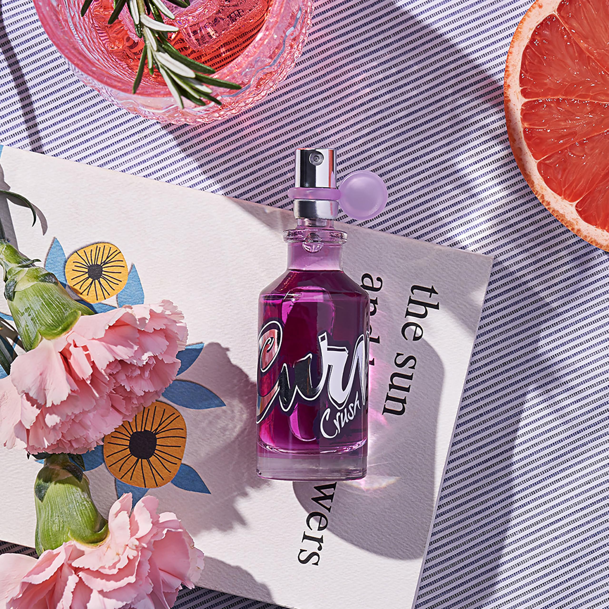 Curve Crush EDT with floral backdrop conveying lightweight everyday elegance