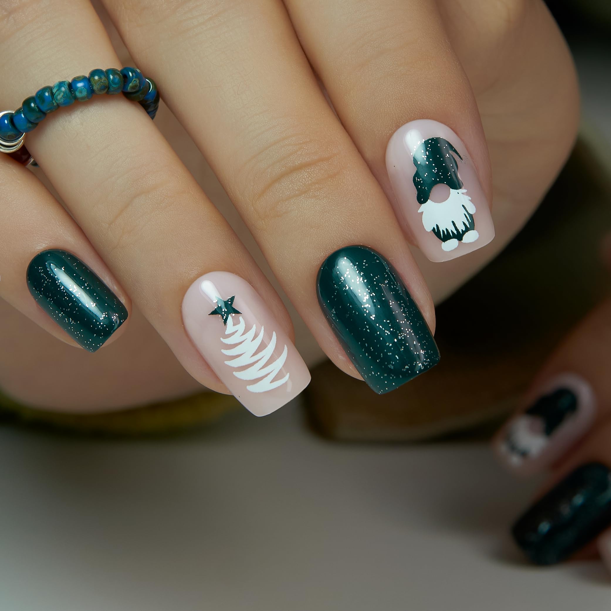 CurvLife press-on nails full cover design demonstrates quick glam in minutes.