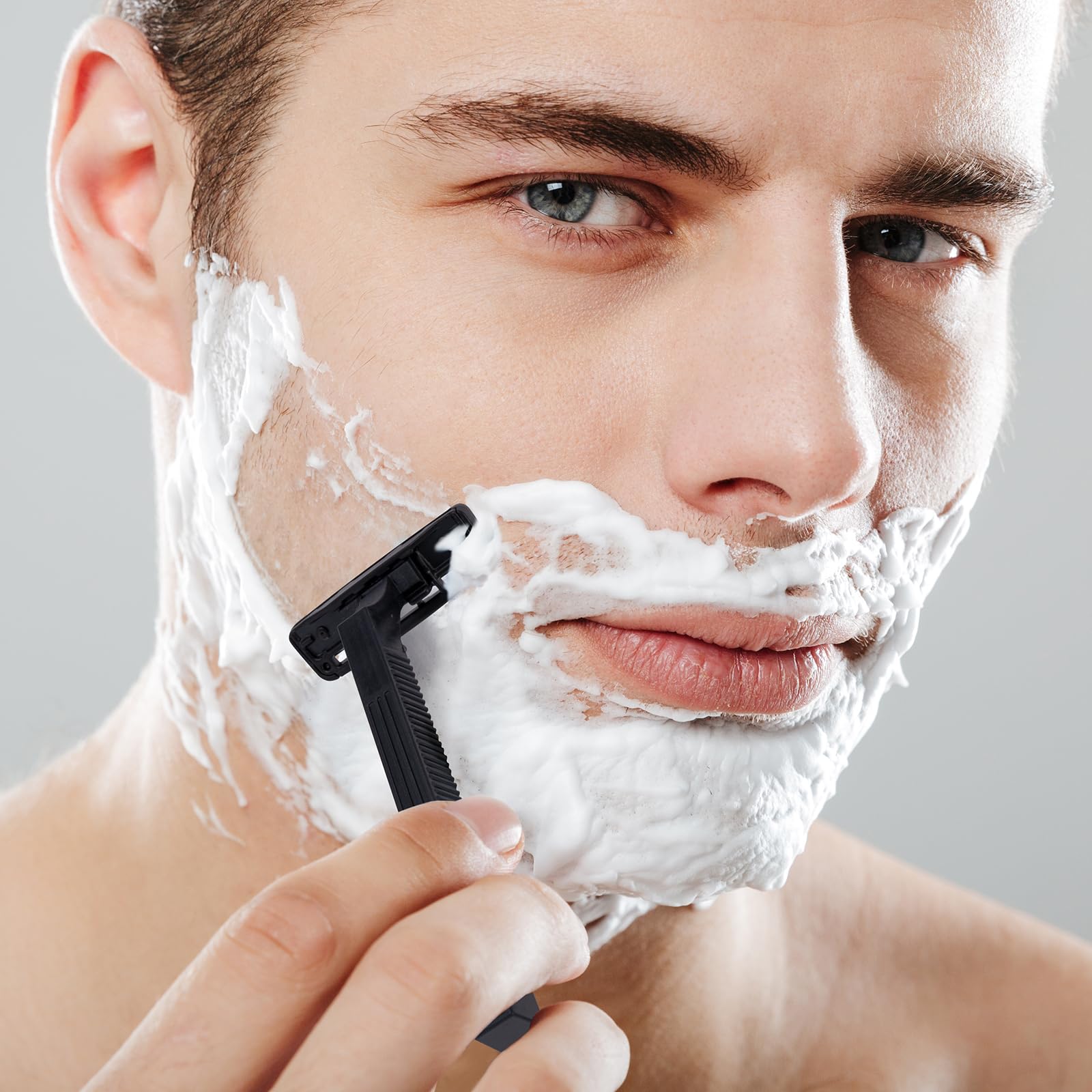 CXYARY razor with clear safety cap protects blades during transport.