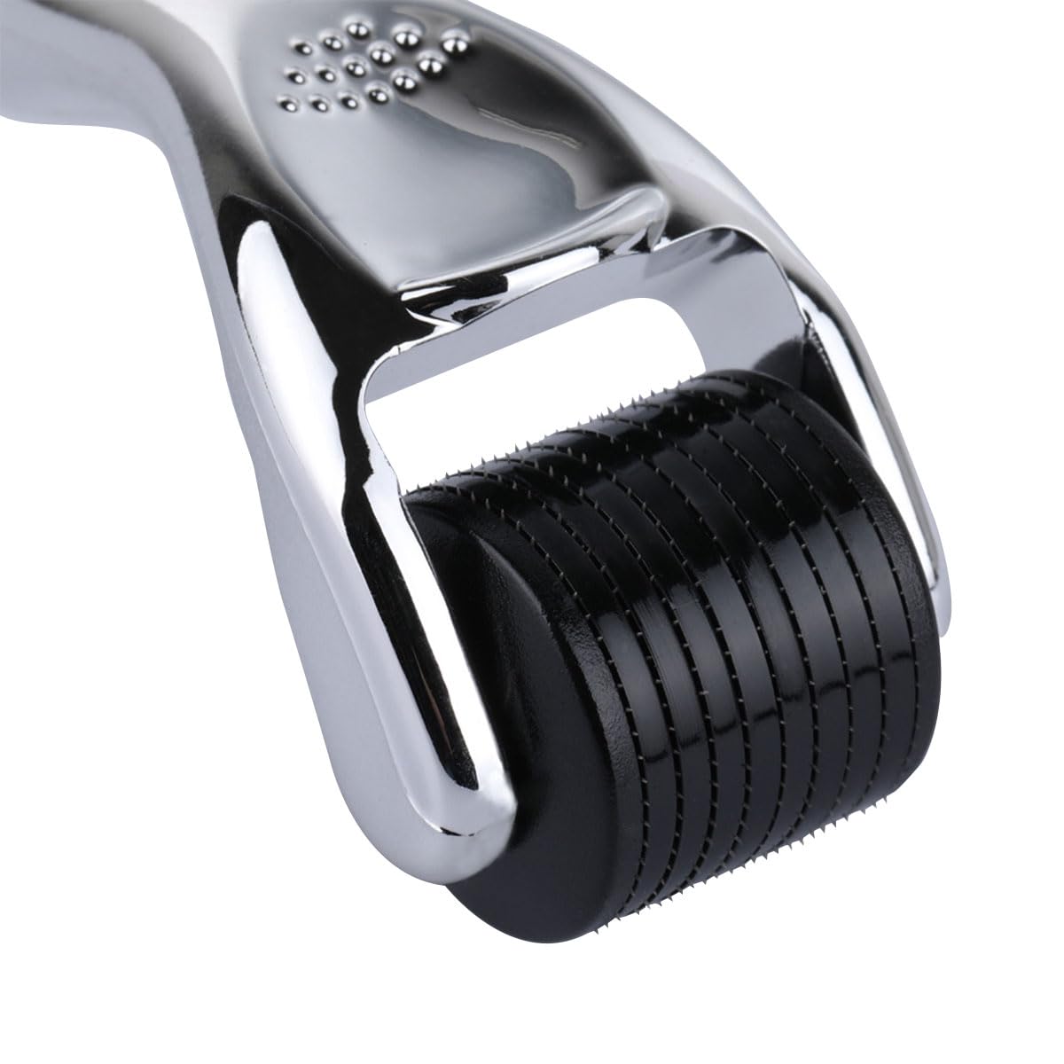 CYSSUS storage case keeps the derma roller protected and clean.