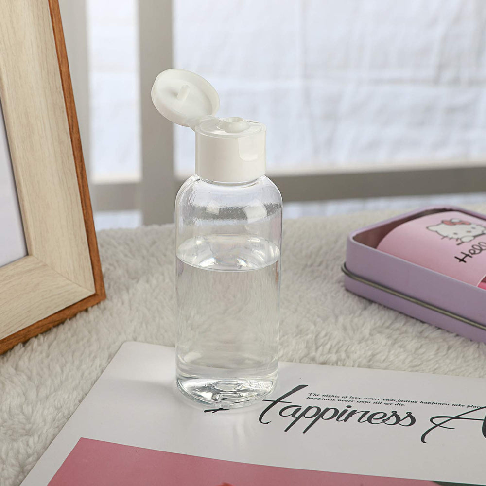 Dabacc bottle with screw cap is easy to clean and refill.