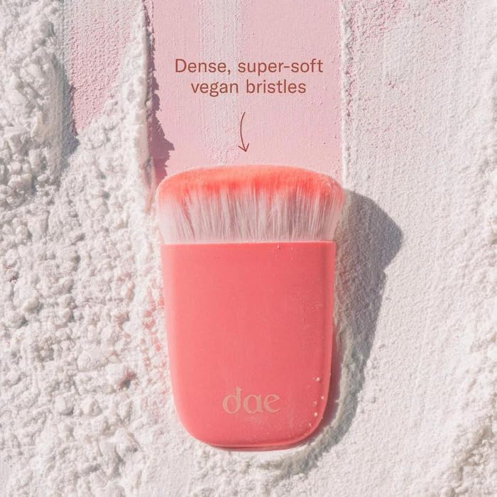 DAE Fairy Duster in action blends powder at roots for instant refresh.