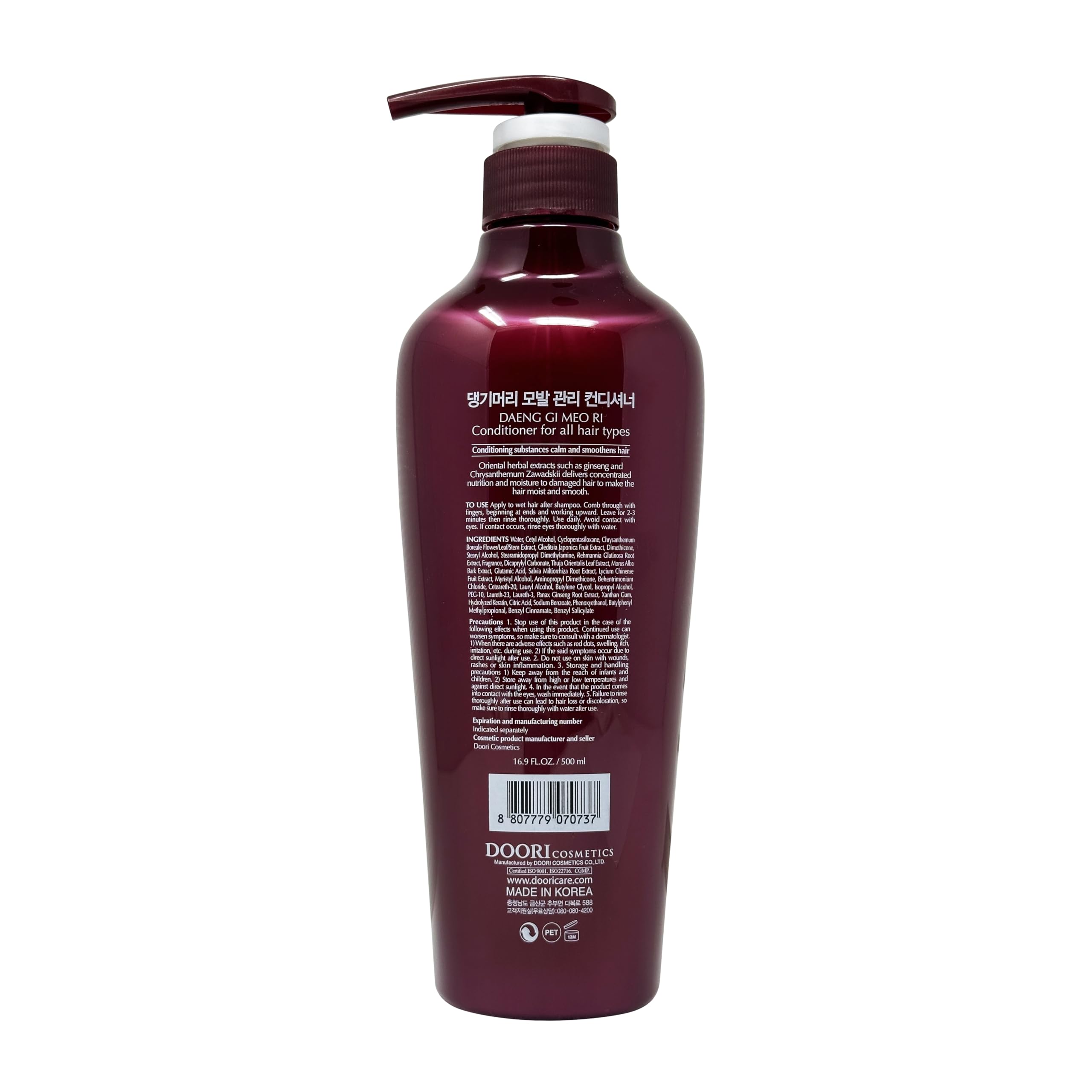 Daeng Gi Meo Ri mint scented shot highlighting a cool scalp sensation.