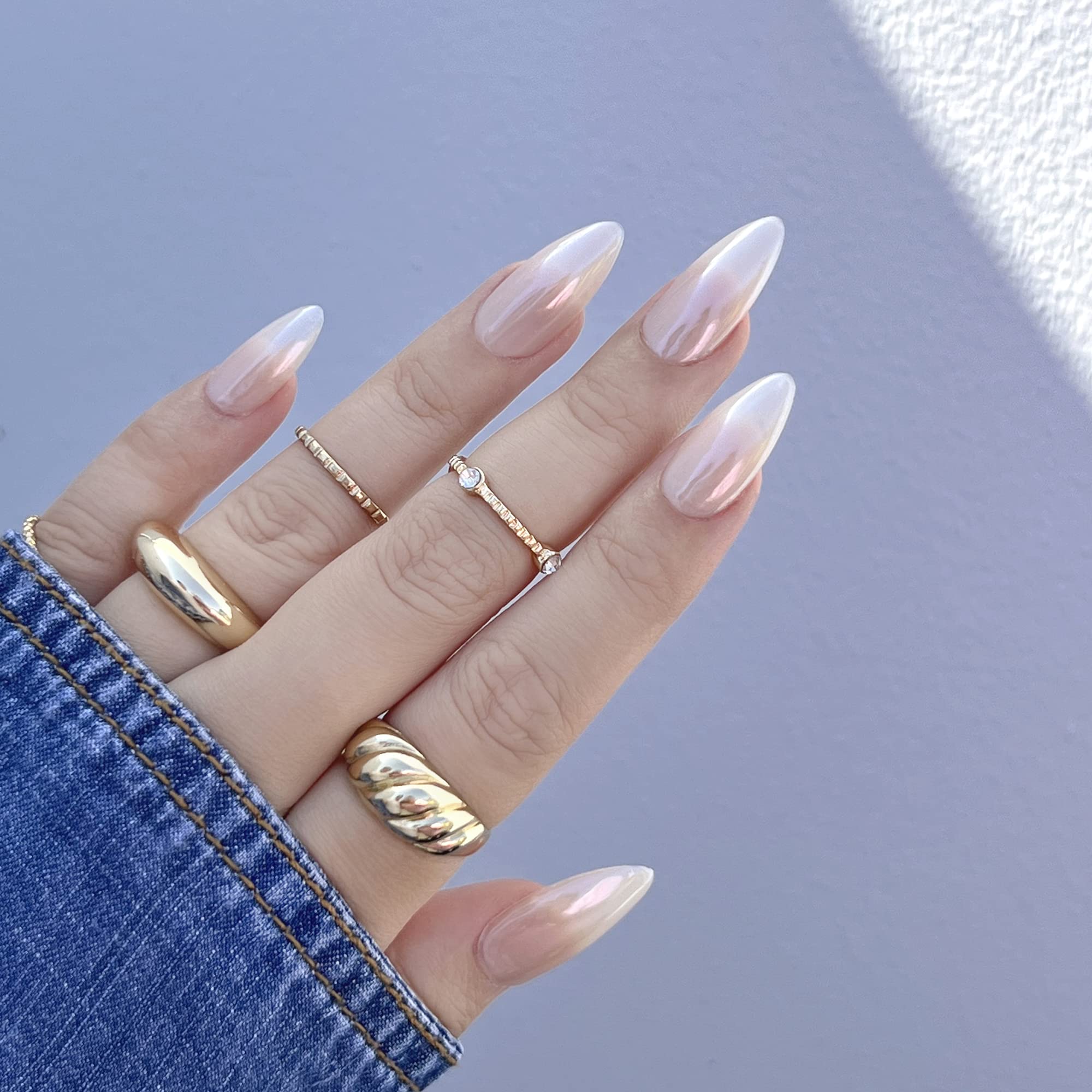 Daily Charme Magic White Chrome on nails achieves glazed donut pearlescent look