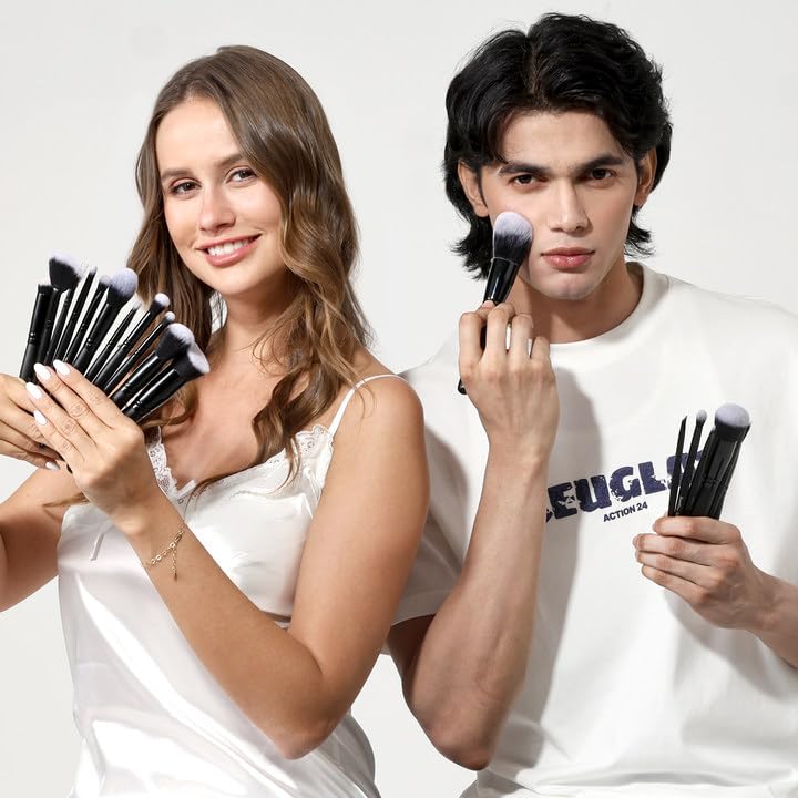 Daily Queen brow and liner brush aids precise definition and clean lines.