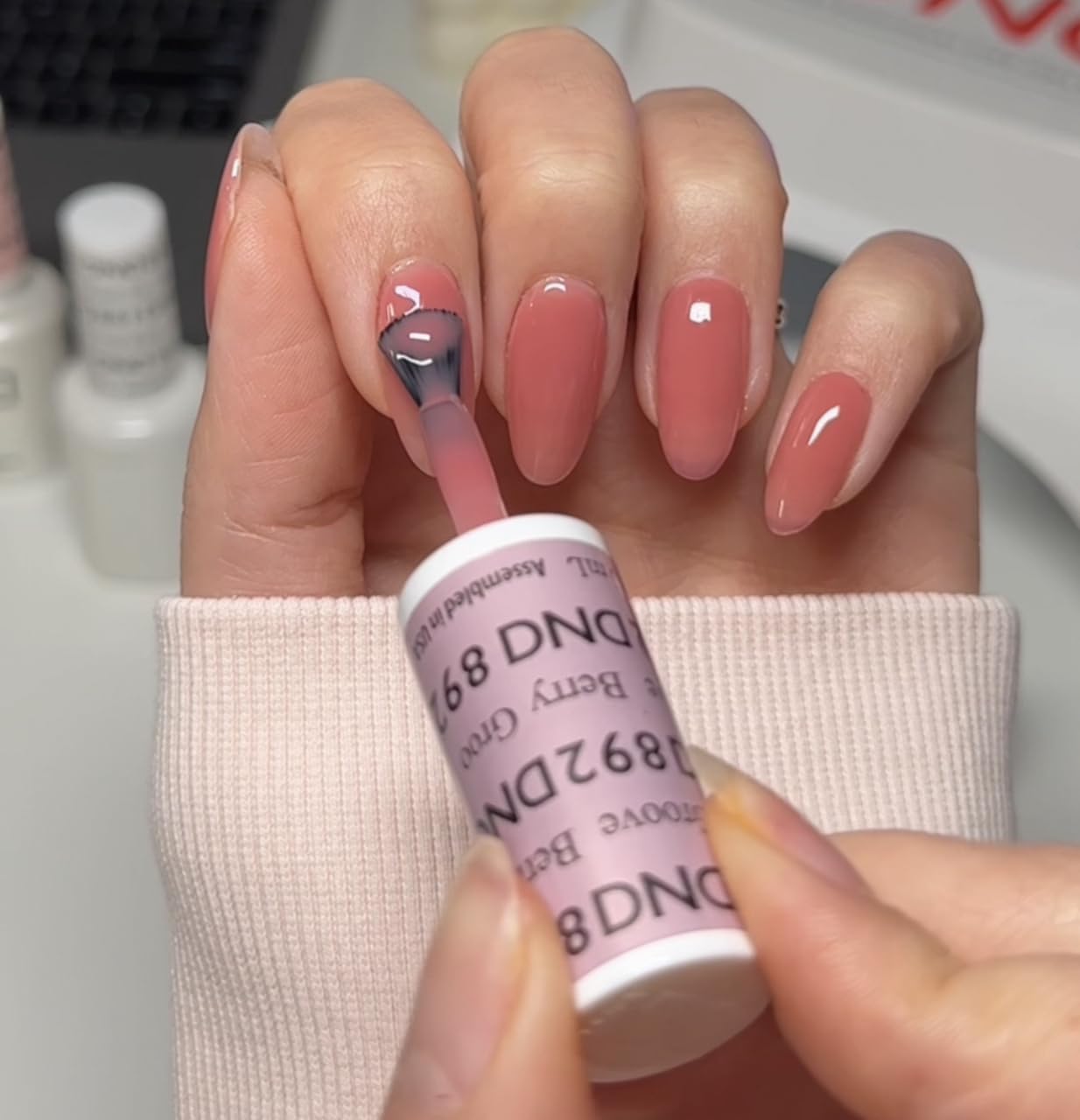DAISY DND Berry Groove lacquer swatch highlights glossy chip-free finish.
