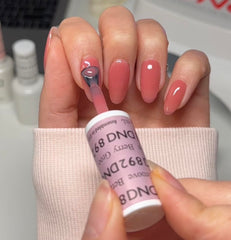 DAISY DND Berry Groove lacquer swatch highlights glossy chip-free finish.