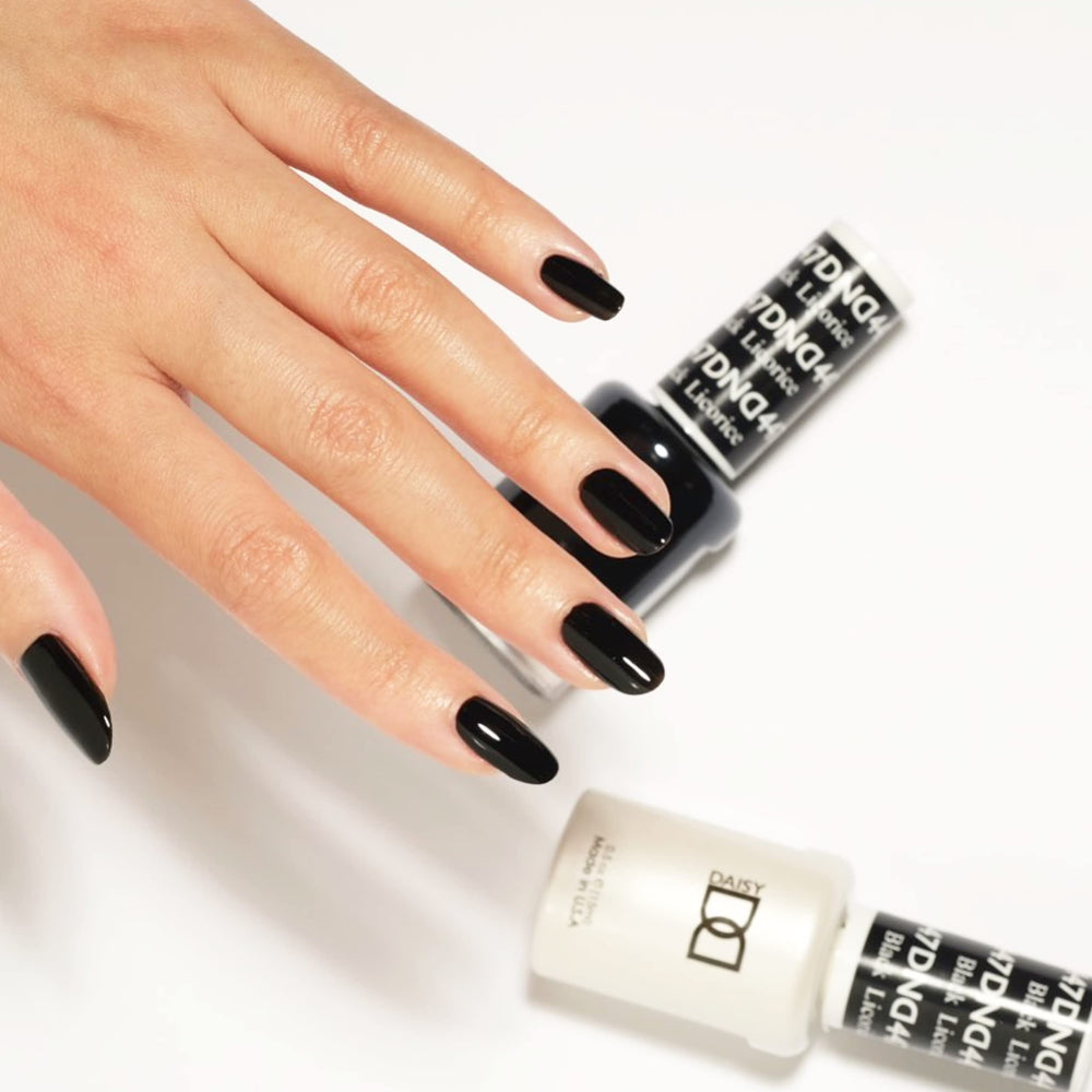 Daisy DND Black Licorice lacquer bottle provides smooth, quick-dry at-home manicure.