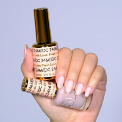 DAISY DND DC gel polish 2466 Fresh Linen lacquer bottle with matching shade display.