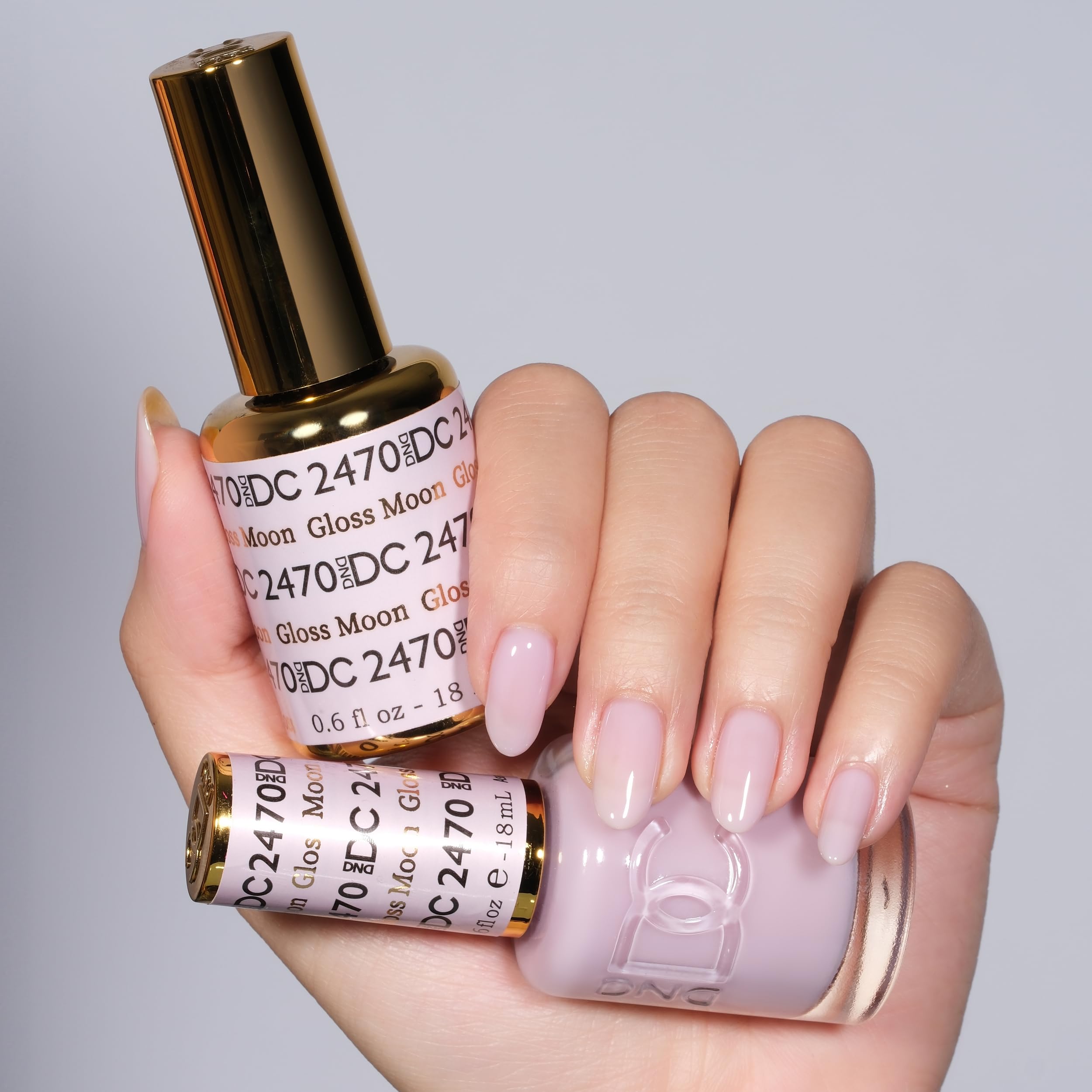 DAISY DND Gloss Moon 2470 gel polish bottle close-up showing sheer lavender tone