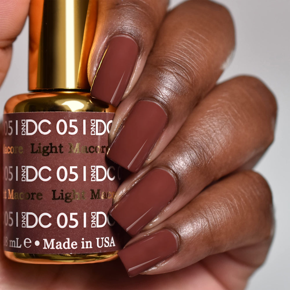 Daisy DND DC Lacquer Light Macore bottle for quick air-dry shine