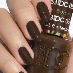 Daisy DND DC spiced brown lacquer bottle for quick-dry color on nails.