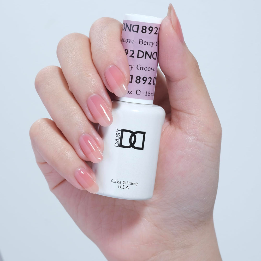 DAISY DND duo-pack gel and lacquer side-by-side for easy styling.