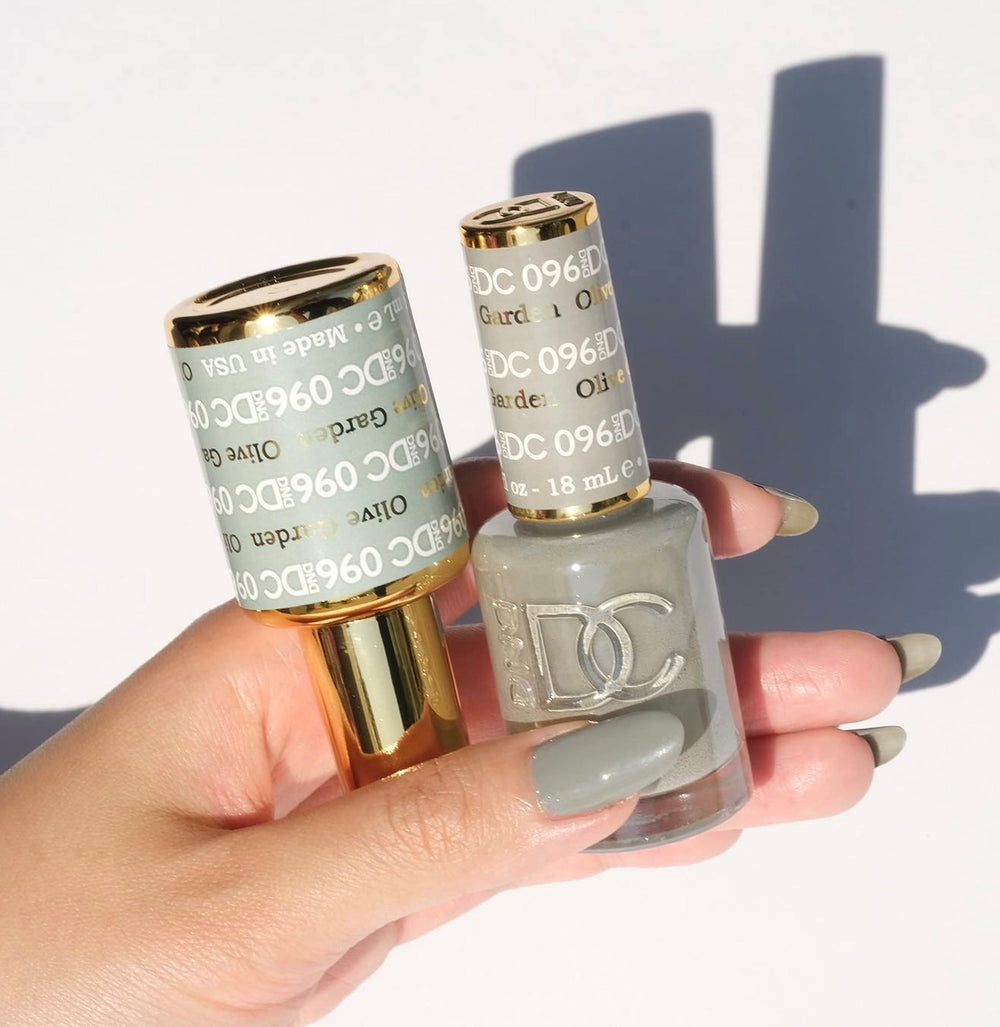 DAISY DND Green Collection duo-pack display with matching gel polish and lacquer for coordinated manicures