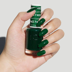 Daisy DND green lacquer bottle ready with matching duo-pack colors.