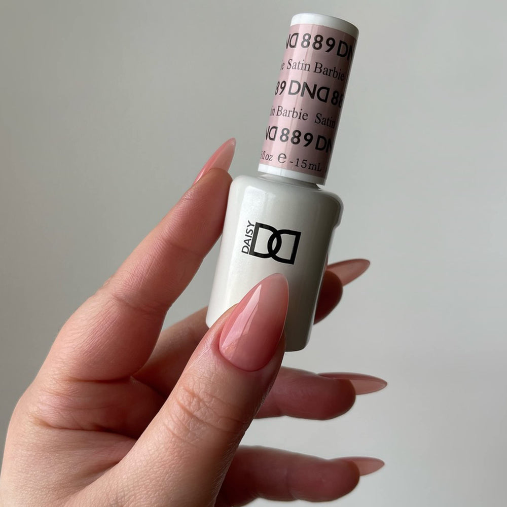 DAISY DND duo pack with gel polish and lacquer bottles for chip-free color