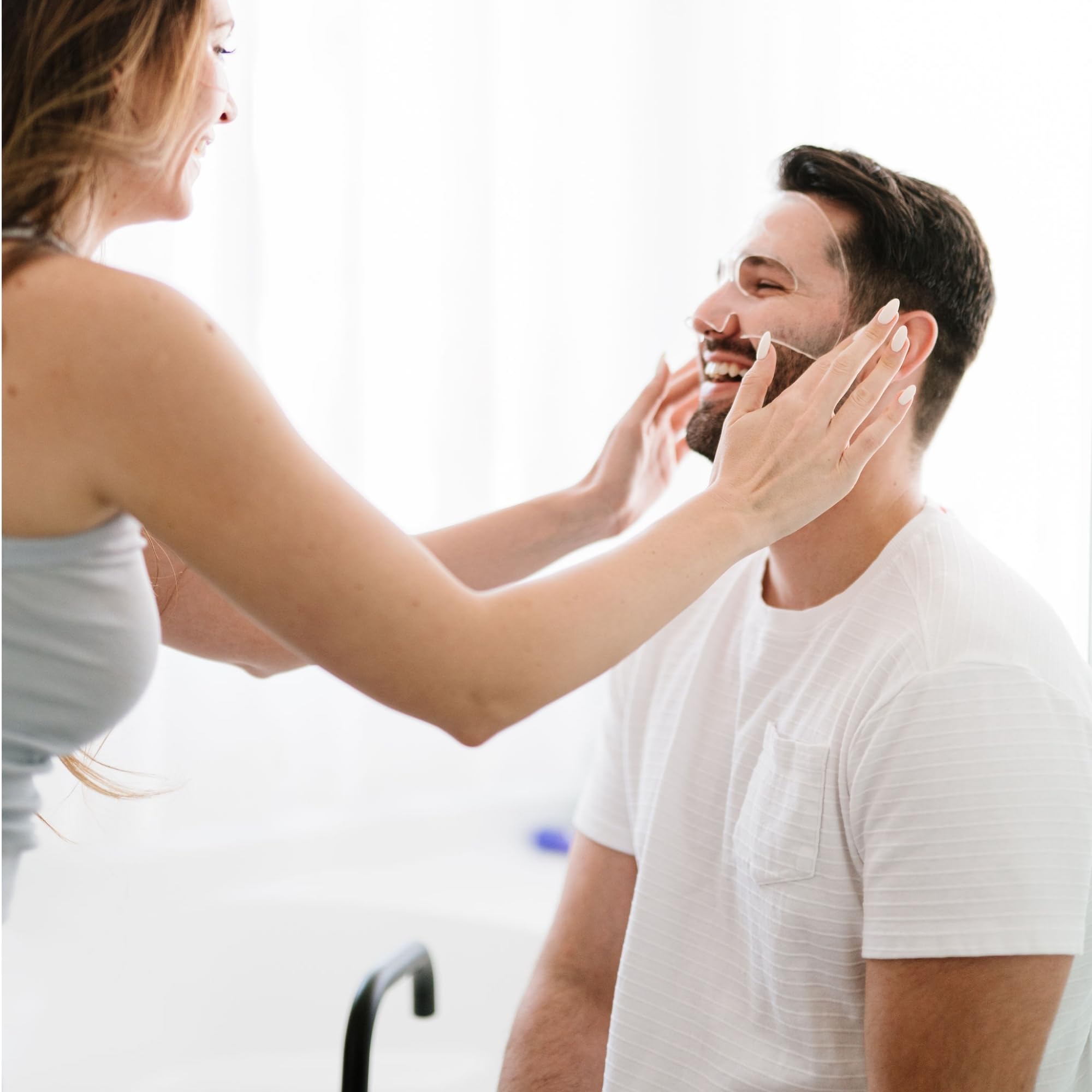 Dapper Peak Men's Revival Mask hydrogel application delivers refreshing hydration for skin.