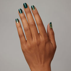 Dashing Diva Gloss starry accents nails deliver festive, high-shine coverage.