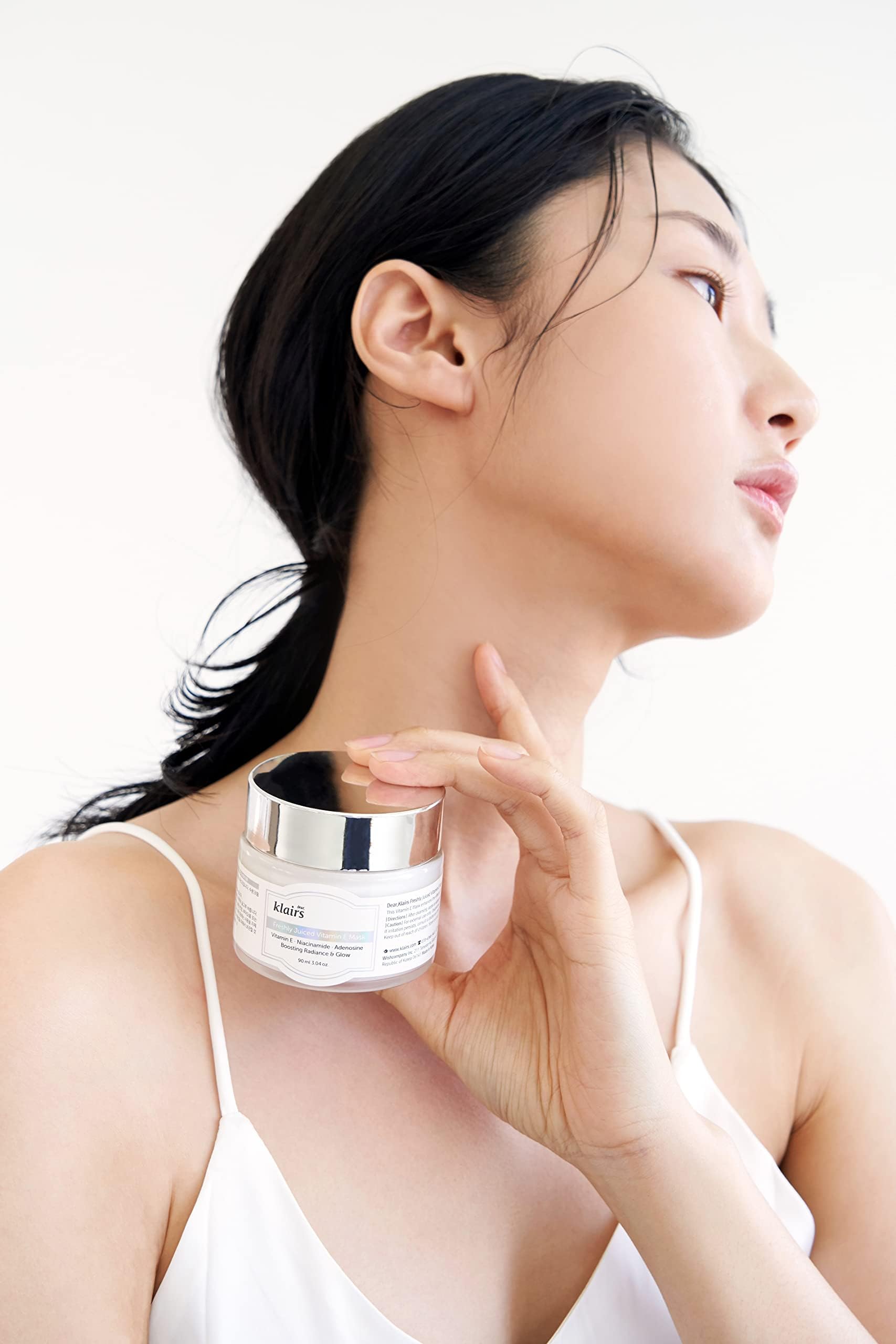 DearKlairs Freshly Juiced Vitamin E Mask jar emphasizing pudding-like gel texture for hydration.