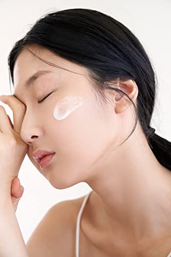 Close-up of DearKlairs Vitamin E Mask gel texture suggesting smooth, illuminating application.