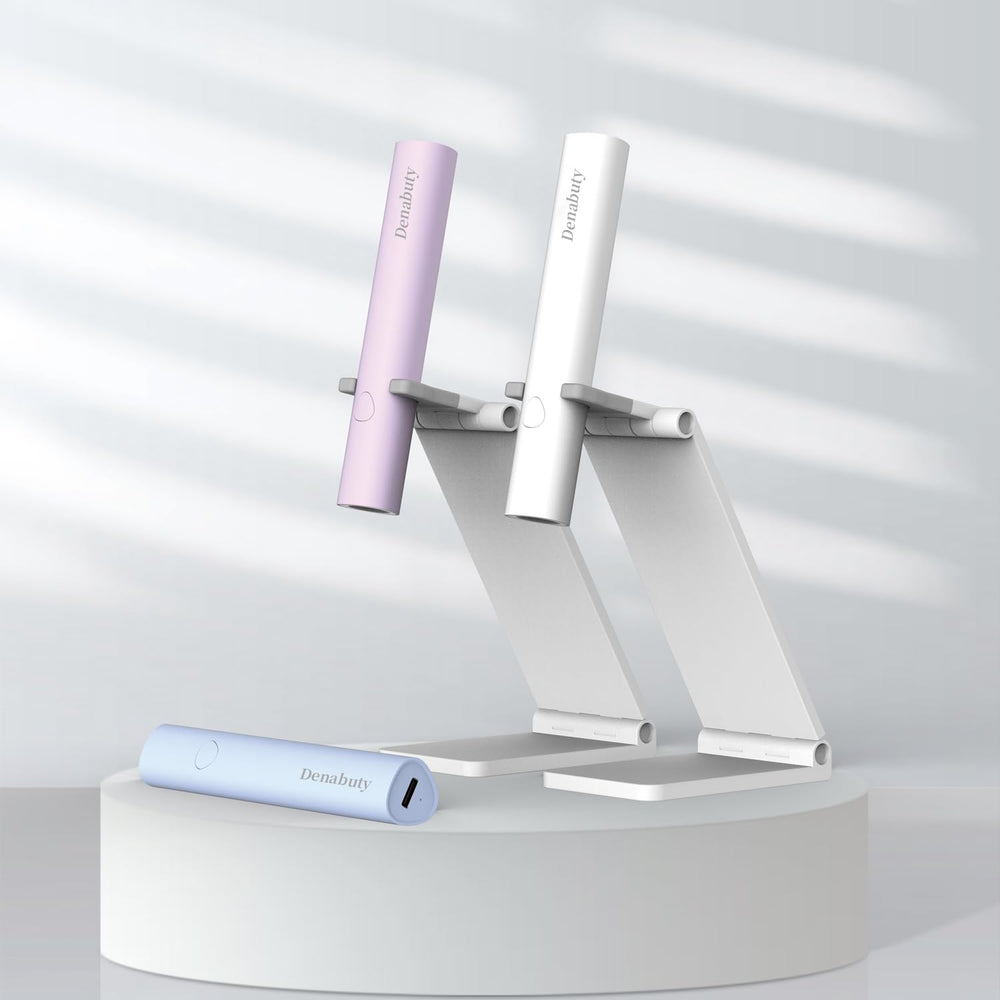 Denabuty mini-uv-nail-lamp-in-use demonstrates precise illumination during nail art