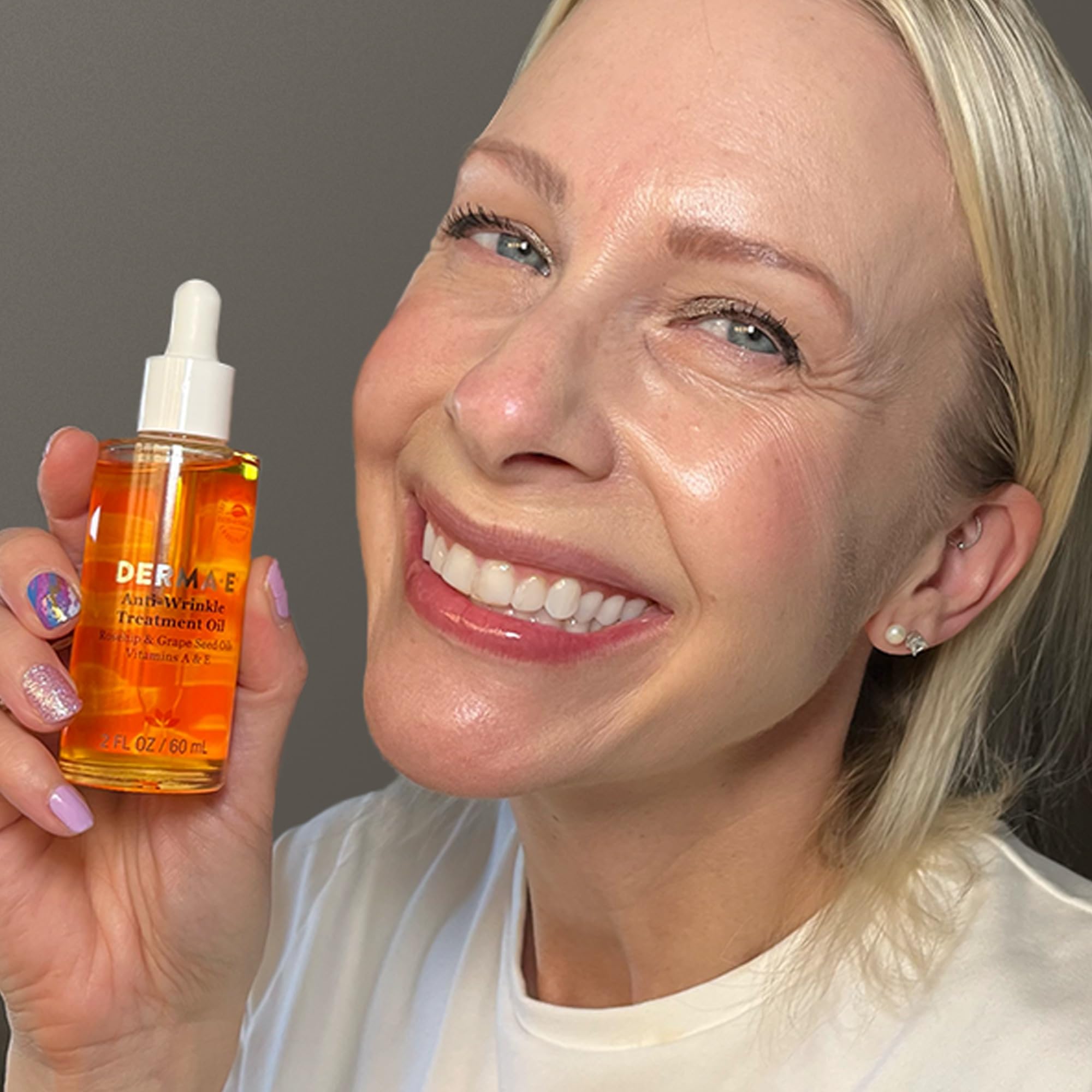 Derma E anti-wrinkle treatment oil dropper enables easy application for day or night use.
