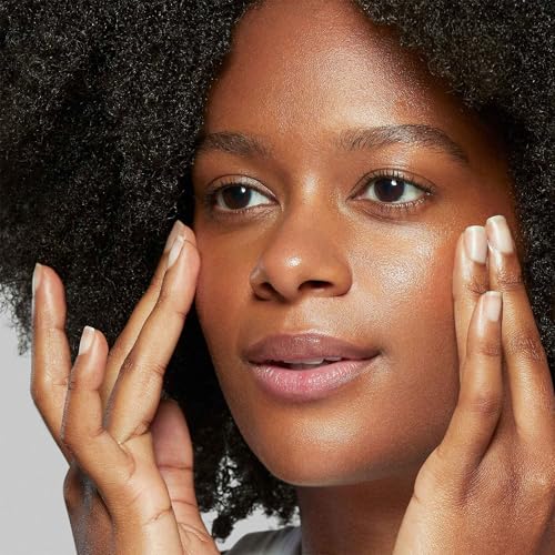 Dermalogica Algae Extract moisture-lock formula shown for lasting hydration
