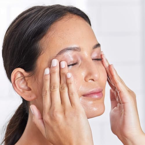 DHC Deep Cleansing Oil water-rinse demonstrates residue-free finish.