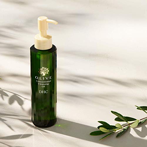 DHC Olive Concentrated Cleansing Oil makeup removal action dissolves waterproof cosmetics smoothly.