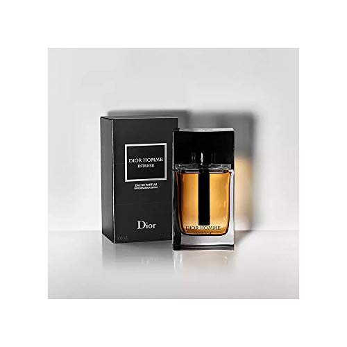 Dior Homme Intense iris note close-up highlights refined floral-musk balance for evening style.