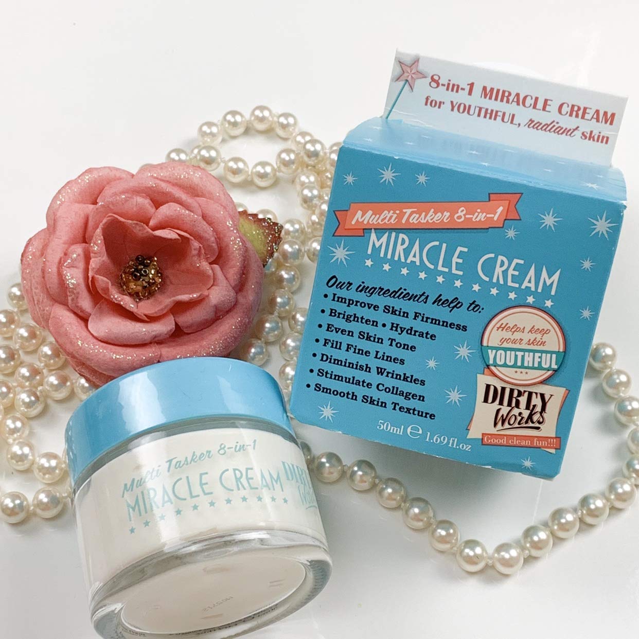 Dirty Works 8-in-1 cream on neck and décolleté shows targeted nourishment