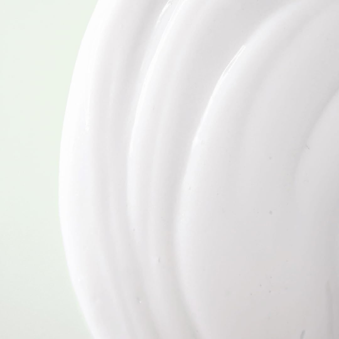 Divi spray bottle being applied for quick styling