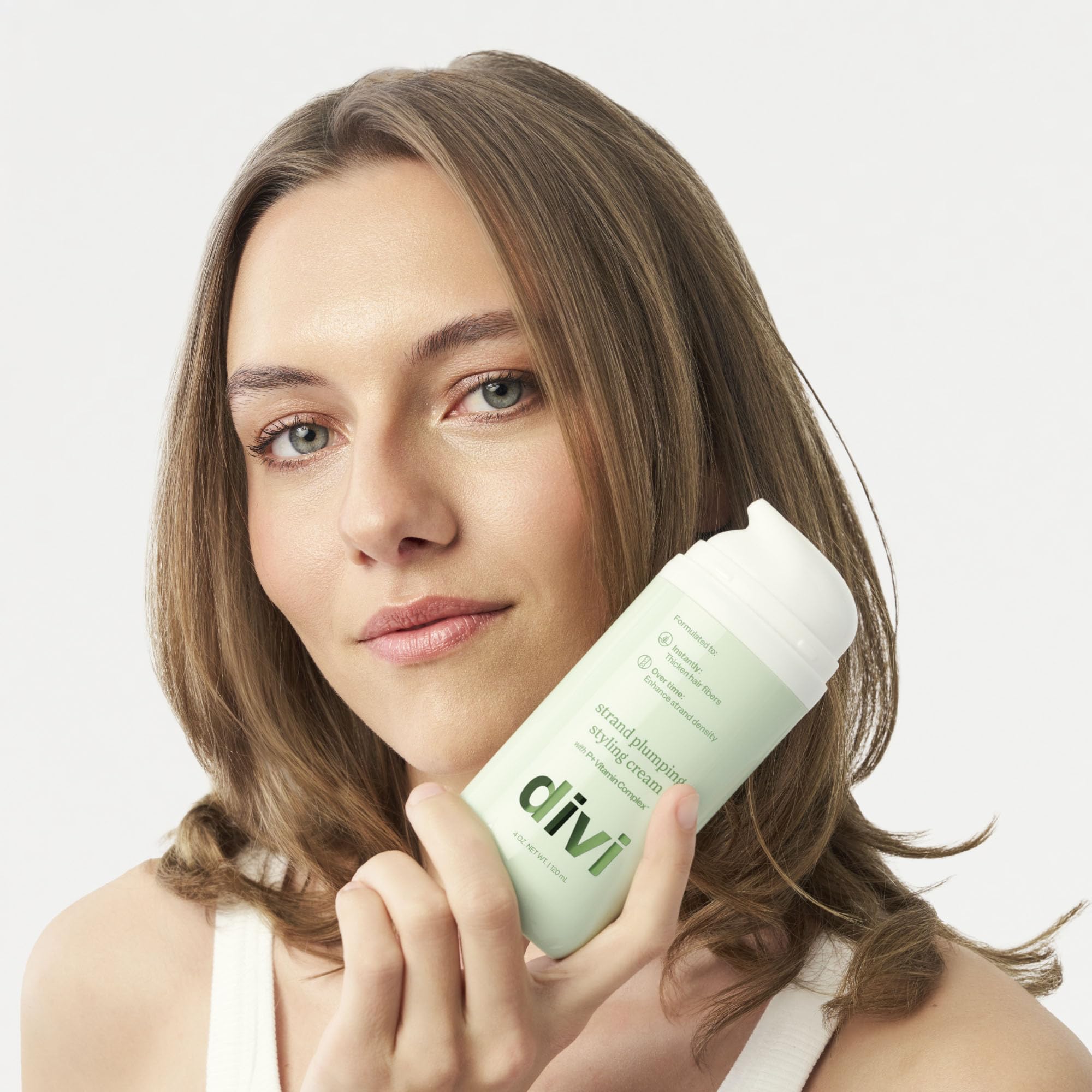 Divi Strand Styling Cream in motion on hair, showing added bounce for fine strands.
