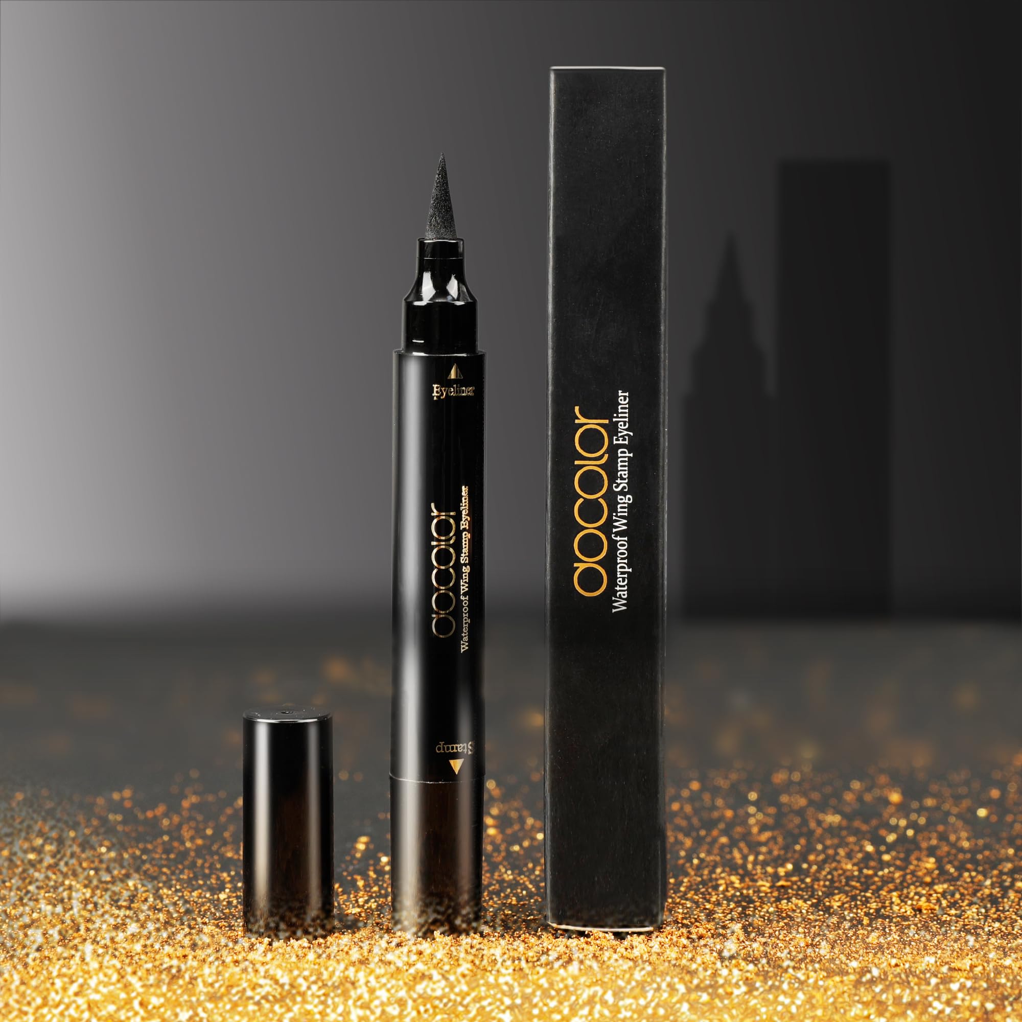 docolor Eyeliner Daylight Use demonstrates versatile daytime makeup application.