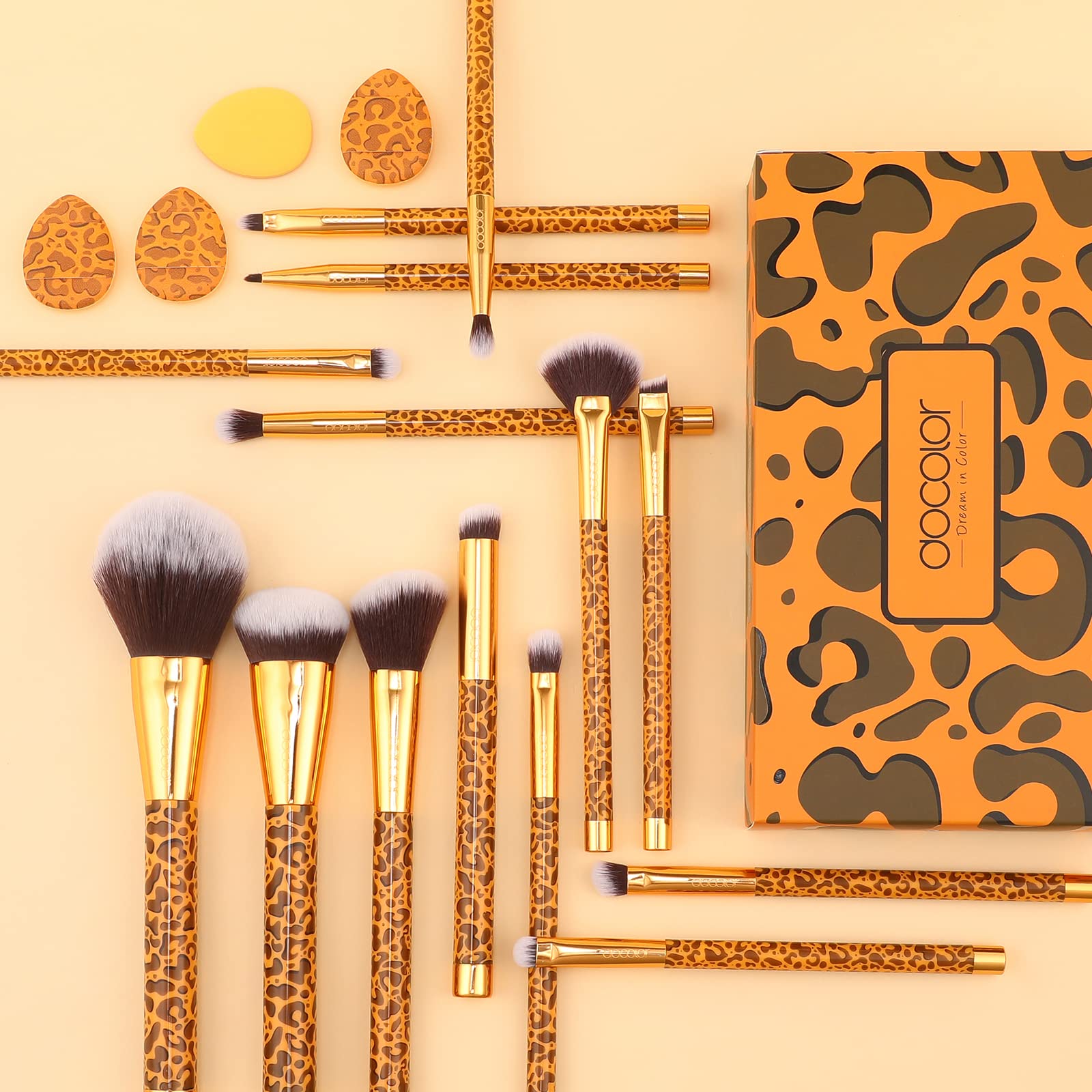 Docolor Leopard blush/highlighter brush for soft, radiant finish